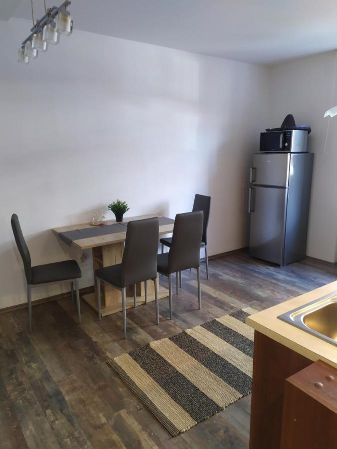 Pisqor Apartment - Self Check-In ブラチスラヴァ エクステリア 写真